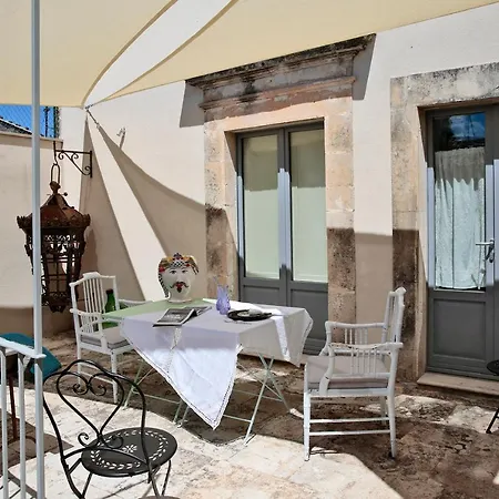 Holiday home Dimora Di Catullo - Ospitalita Di Charme
